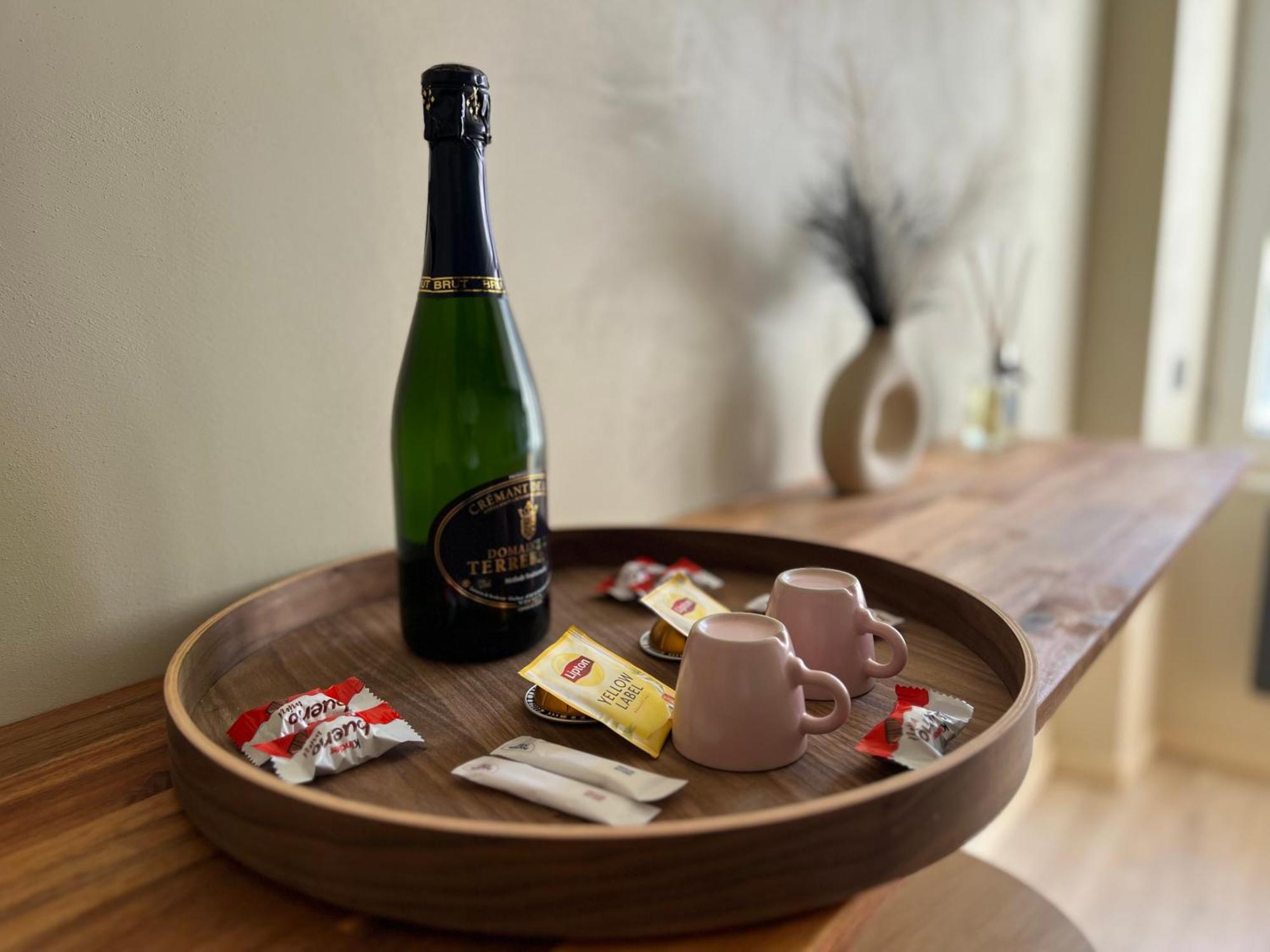 Harmony Room Suite Avec Balneo อองเชร์ ภายนอก รูปภาพ