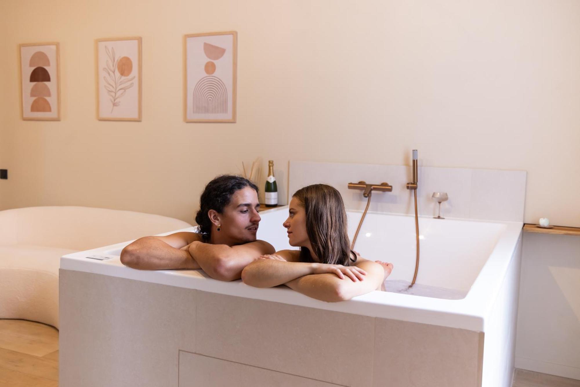 Harmony Room Suite Avec Balneo อองเชร์ ภายนอก รูปภาพ